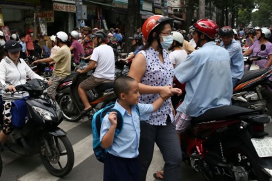 Phụ huynh đón con gây ùn tắc giao thông có thể bị phạt